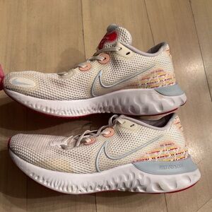 Nike Renew Graffiti Print Cream Mesh Running Shoes Blue/Red/Pink Accents size 10